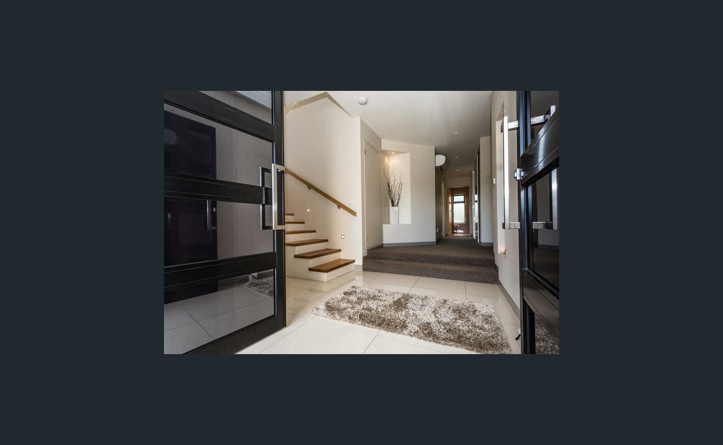 Hawley Heaven - a stones throw from the beach — image 2