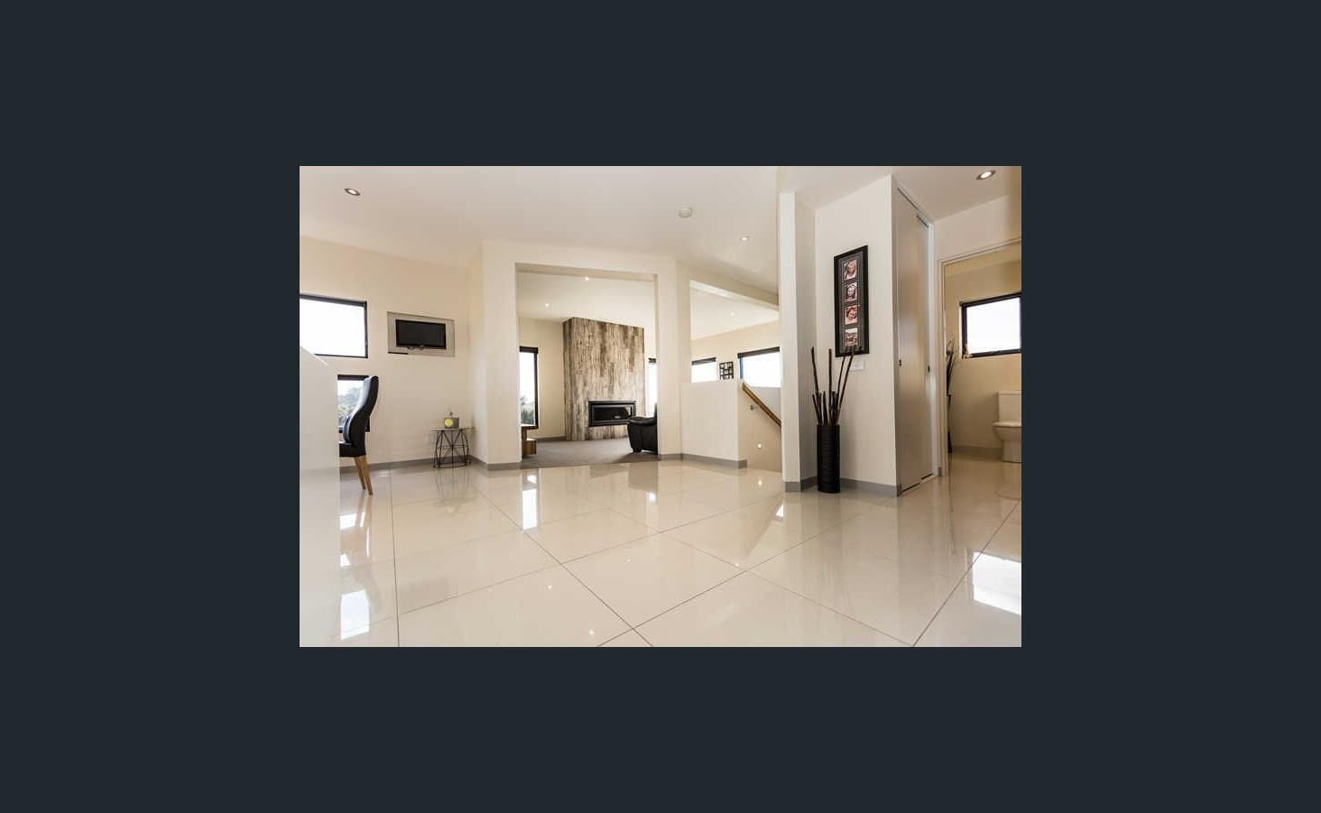 Hawley Heaven - a stones throw from the beach — image 3