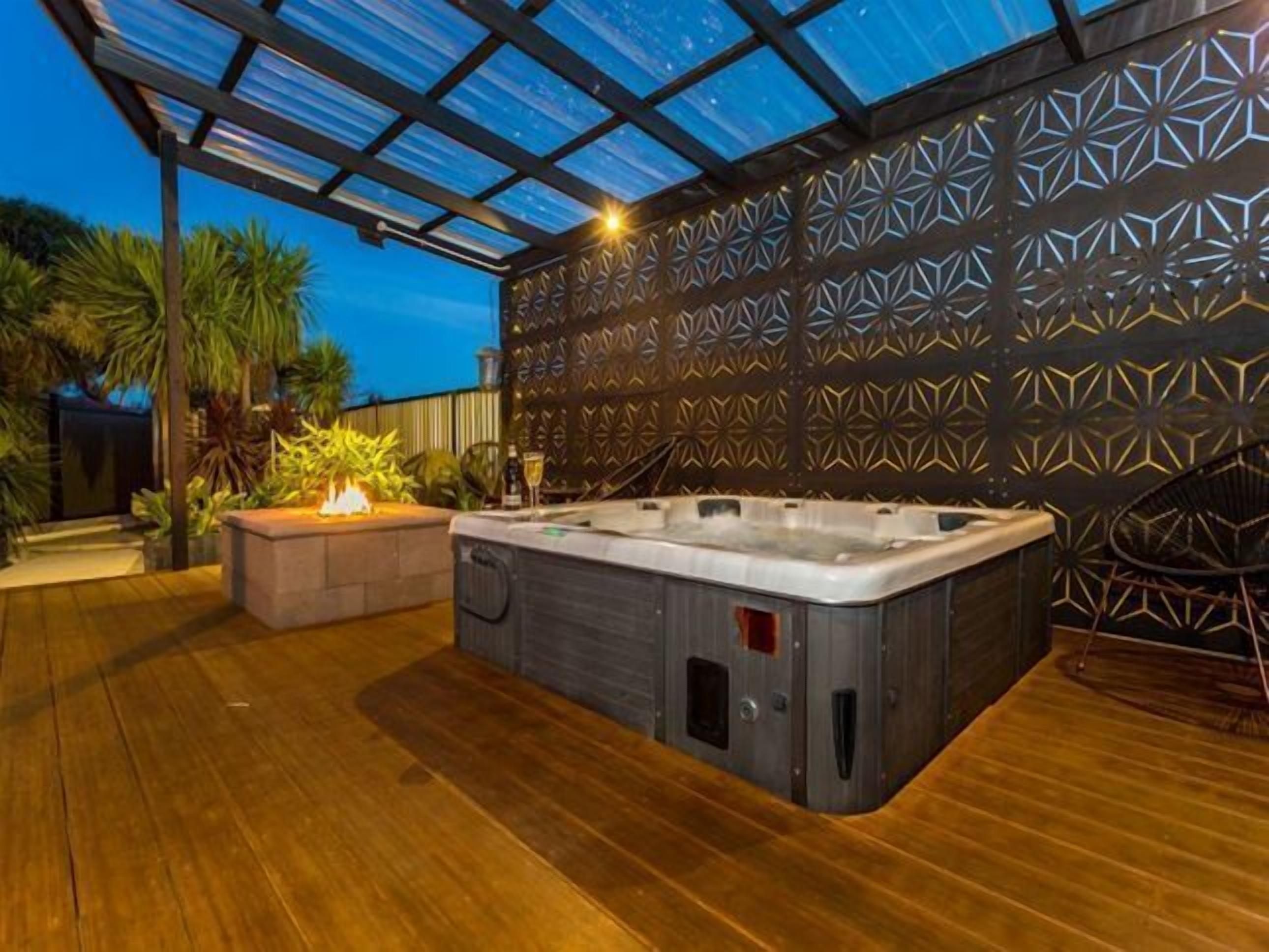 Hawley Heaven - a stones throw from the beach — image 19