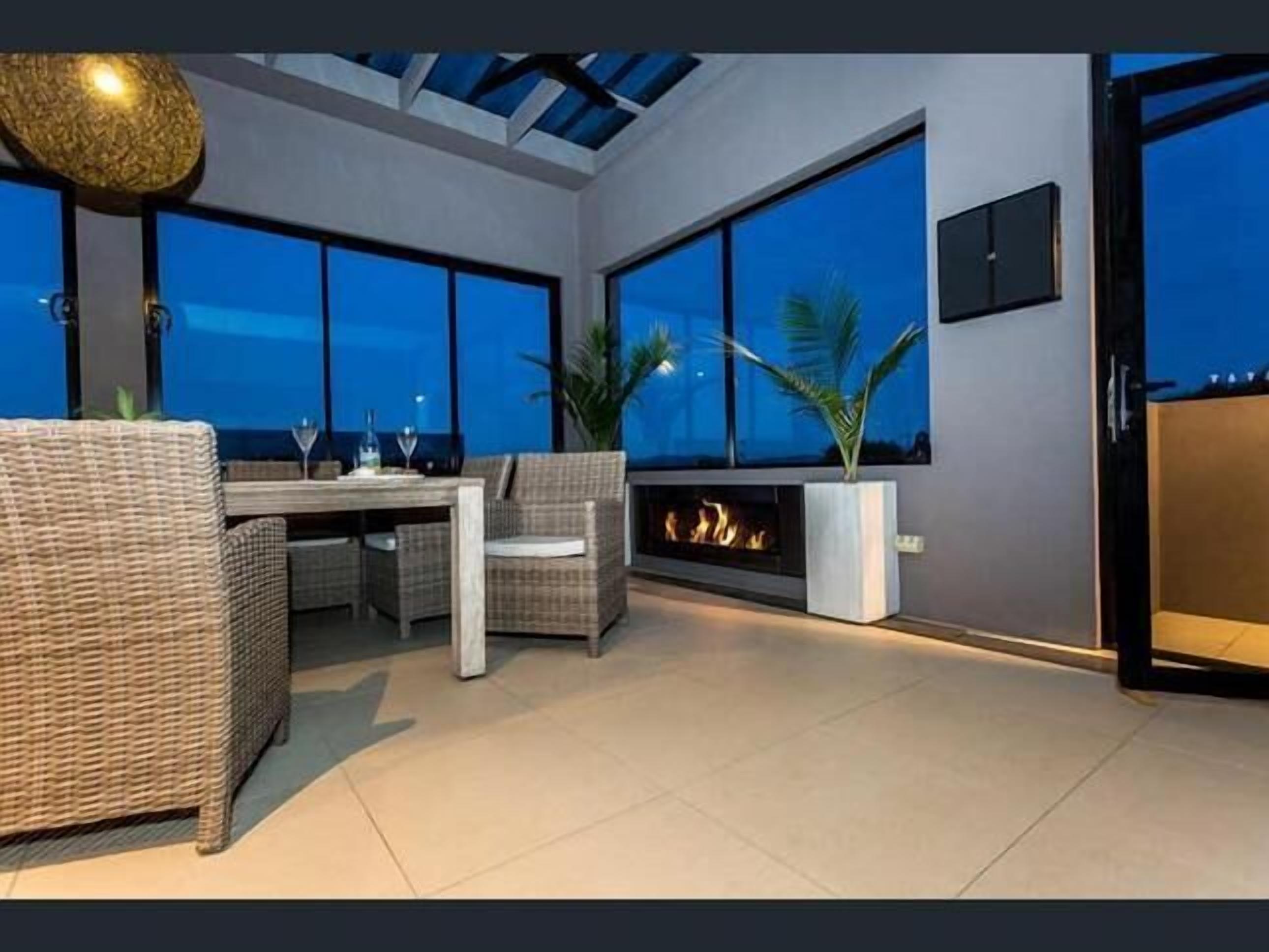 Hawley Heaven - a stones throw from the beach — image 5