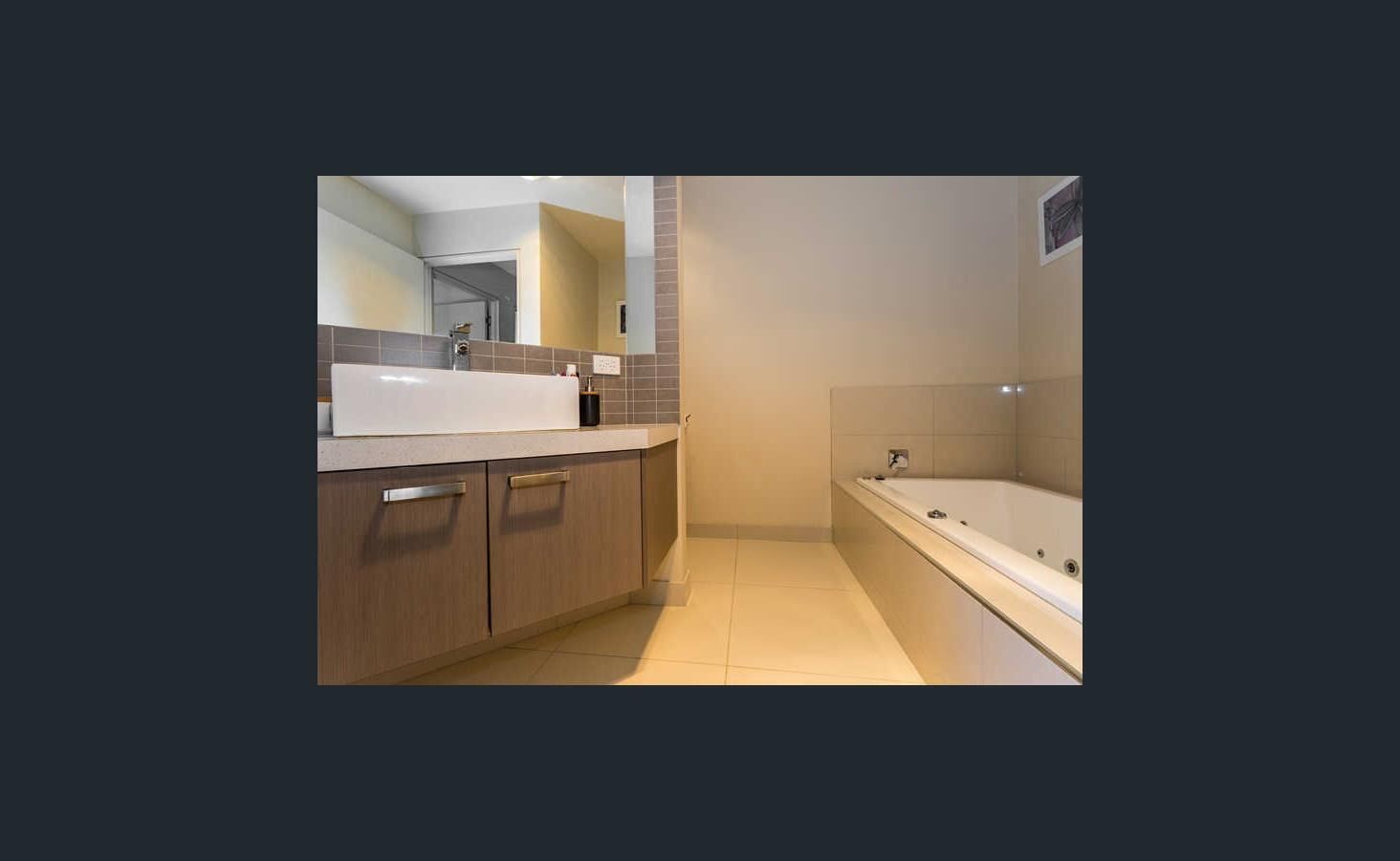 Hawley Heaven - a stones throw from the beach — image 14