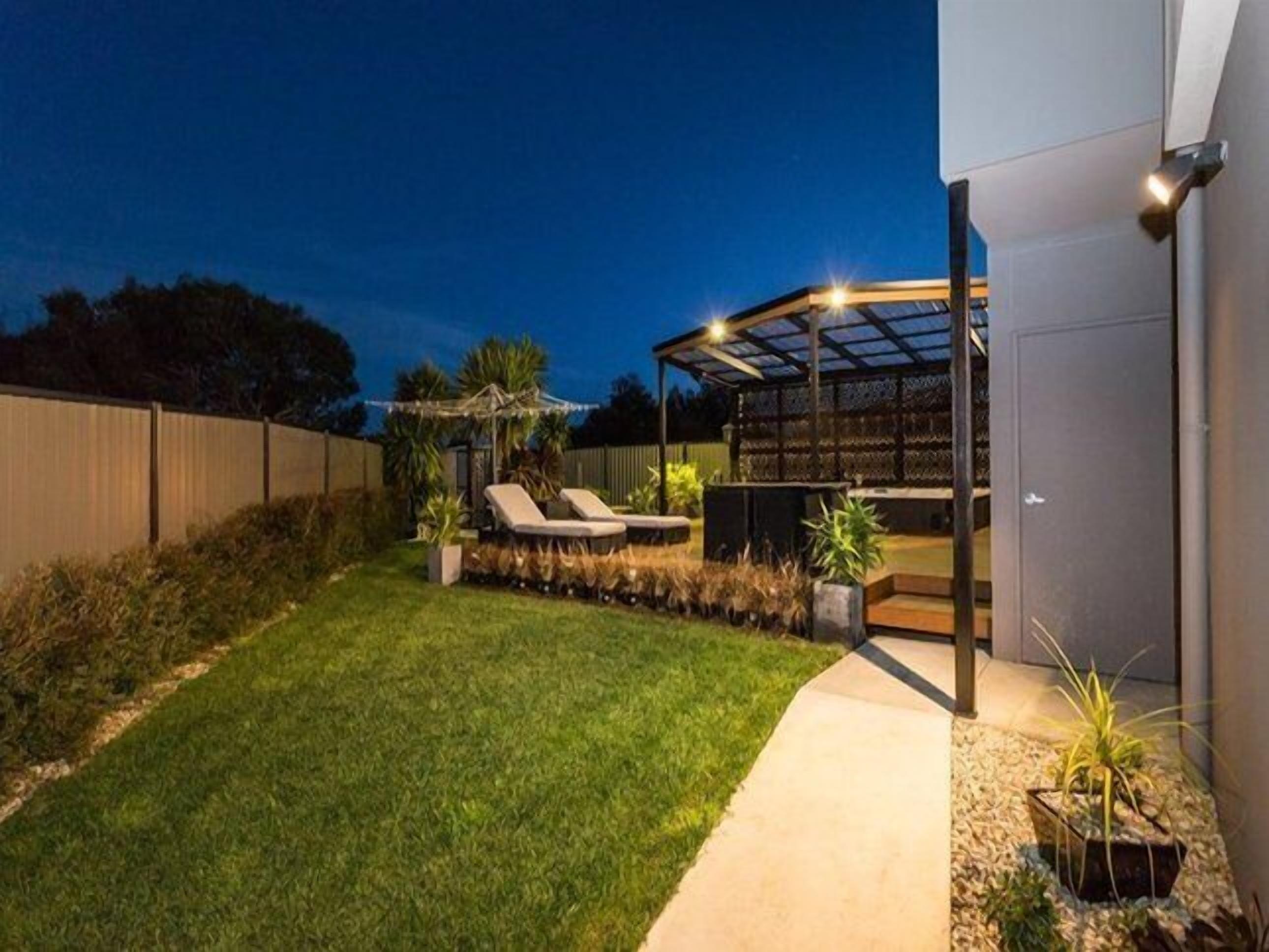 Hawley Heaven - a stones throw from the beach — image 18