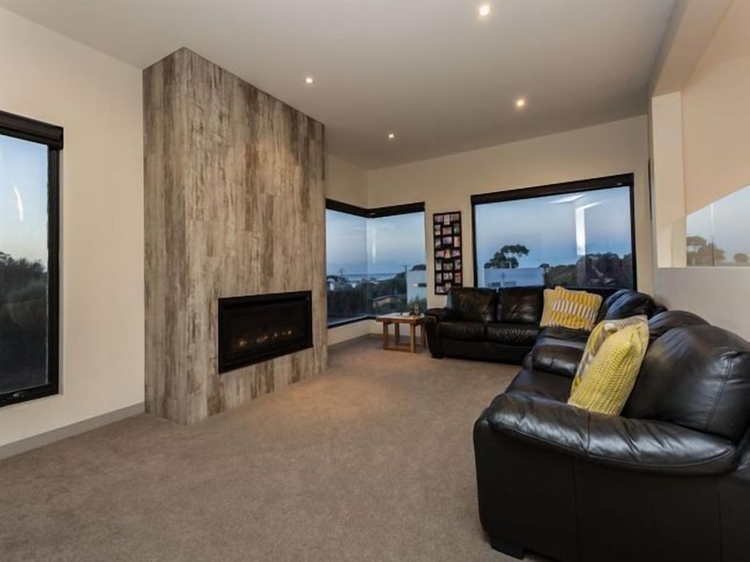 Hawley Heaven - a stones throw from the beach