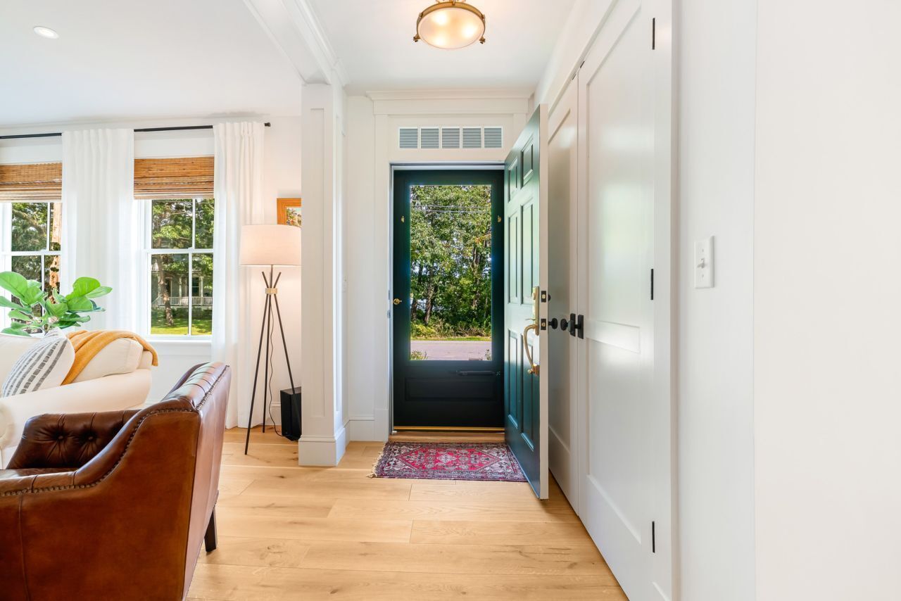 Cape Porpoise village with harbor views.  Walk to shops and restaurants.