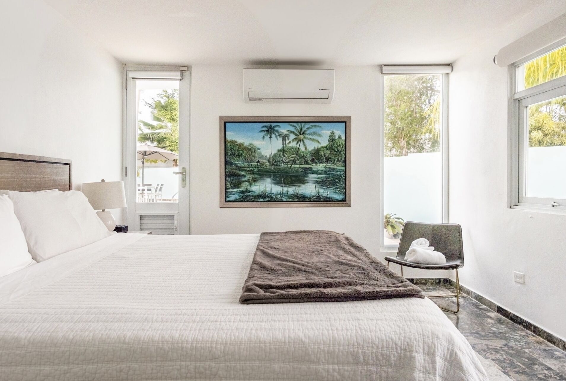 4 makuuhuonetta, silitysrauta/-lauta, ilmainen Wi-Fi, vuodevaatteet