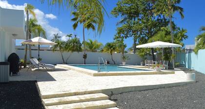 Villa de lujo frente al mar con una increíble piscina y muelle