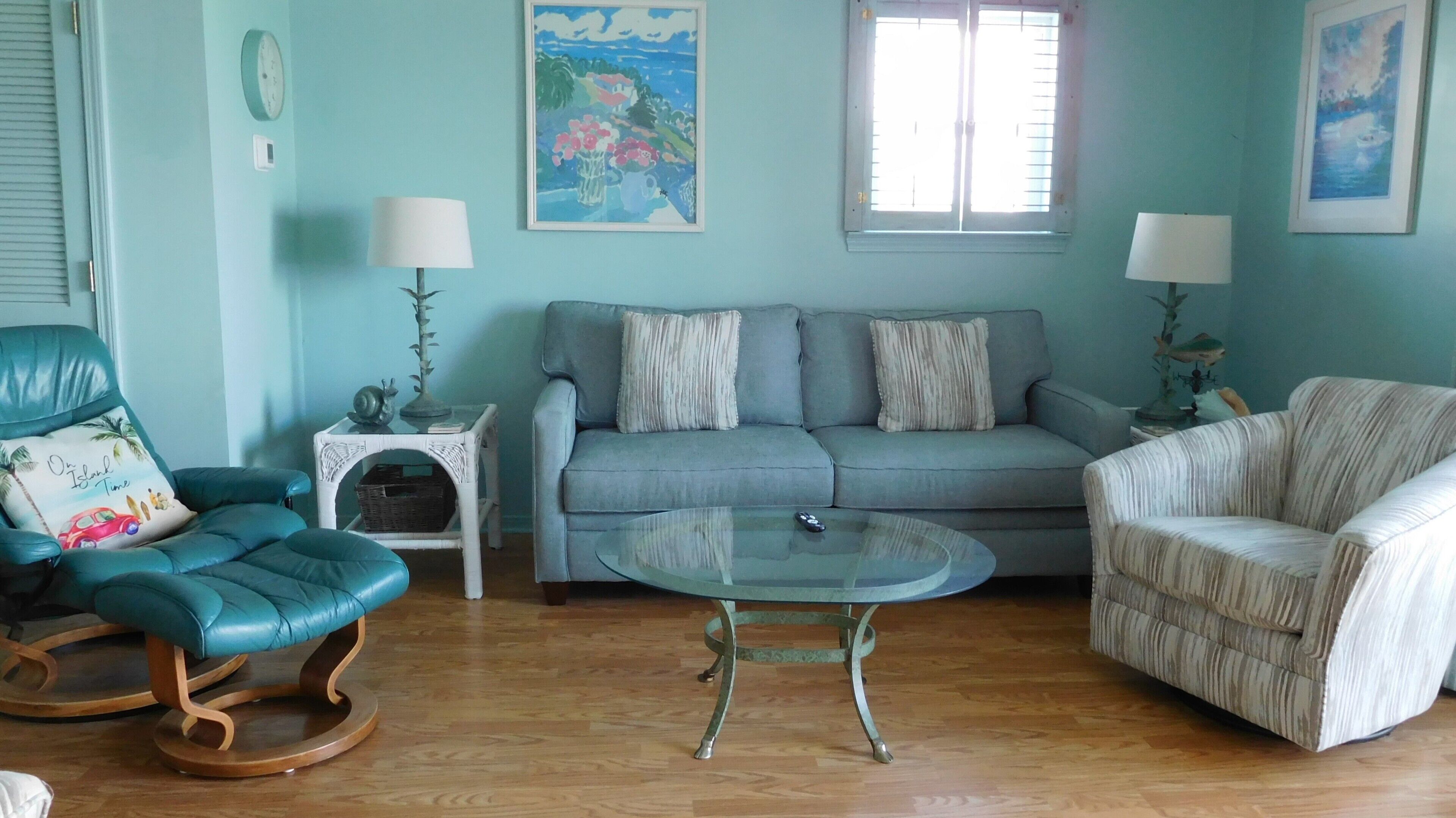 Beautiful bayside, ground floor condo. Bring your boat!