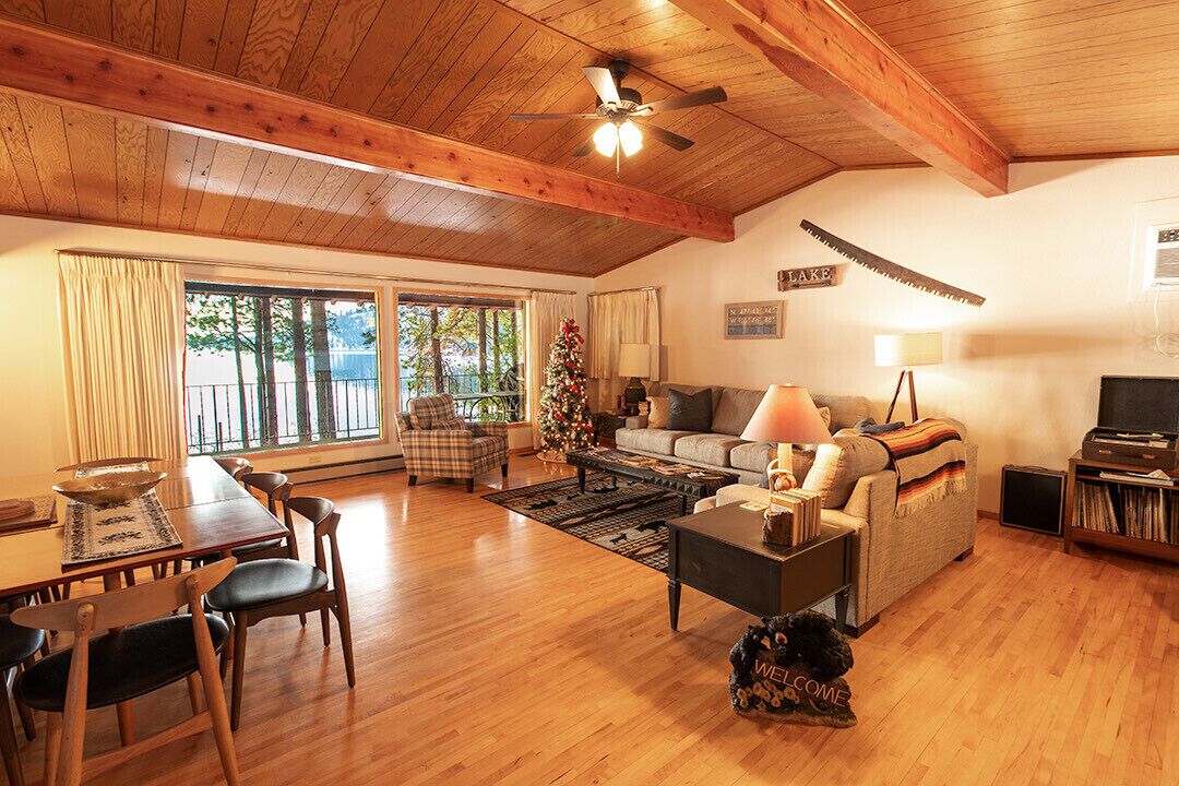 Lakefront house with private beach