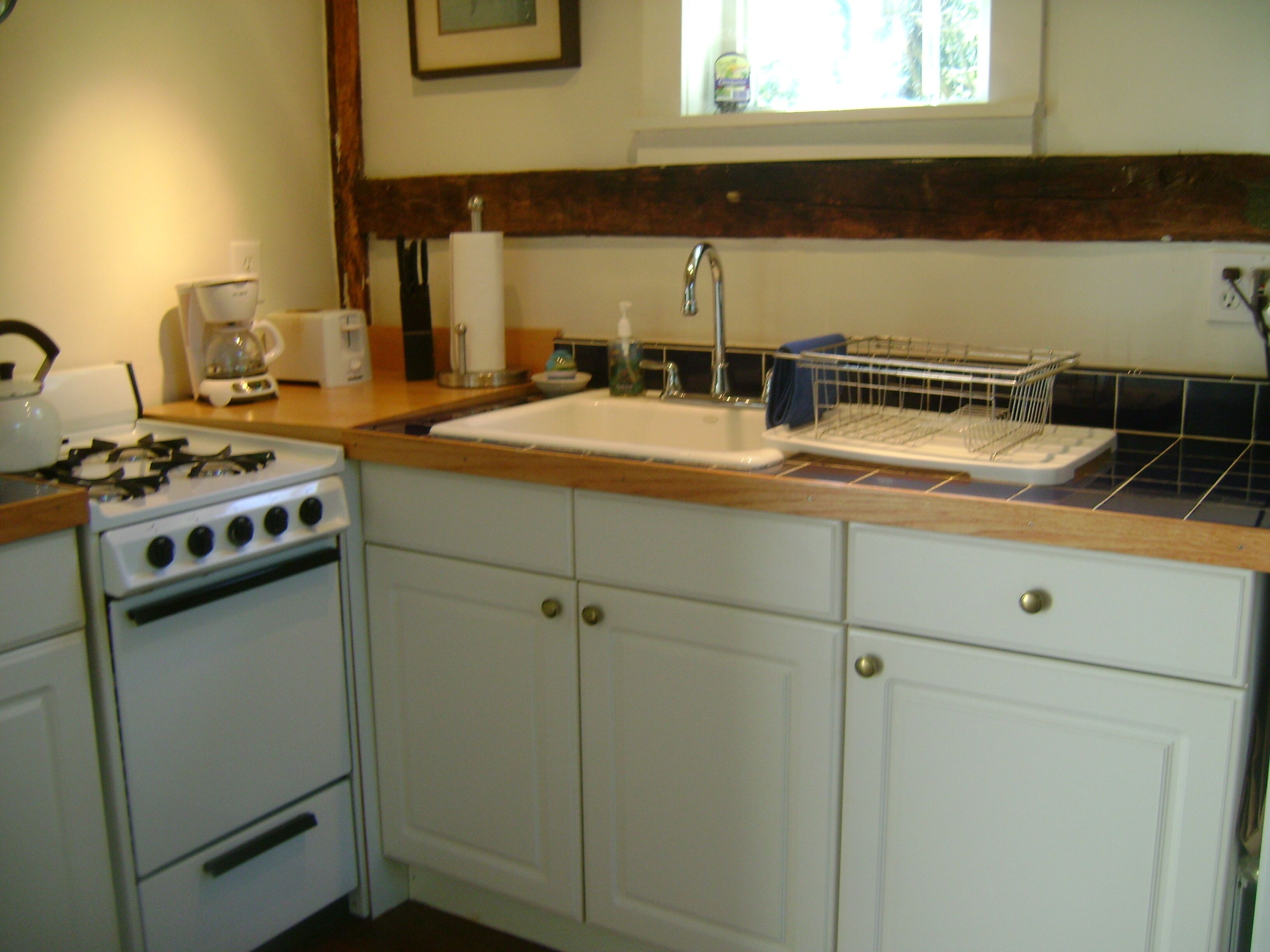Charming Woodstock Teahouse Cottage by the Sawkill Creek trout stream