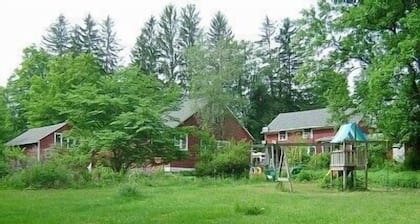 Charme Woodstock Teahouse Cottage par le ruisseau Ă truites Sawkill Creek