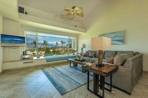 TV, DVD-spiller, bøker og musikkbibliotek