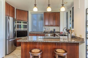 ثلاجة، ميكروويف، فرن، موقد طهي مسطح