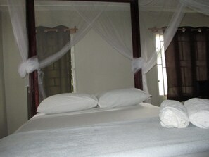 5 bedrooms, in-room safe, iron/ironing board, WiFi - The Best Place To Stay In Kingston (kingston)