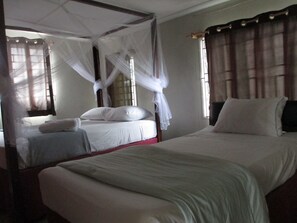 5 bedrooms, in-room safe, iron/ironing board, WiFi - The Best Place To Stay In Kingston (kingston)