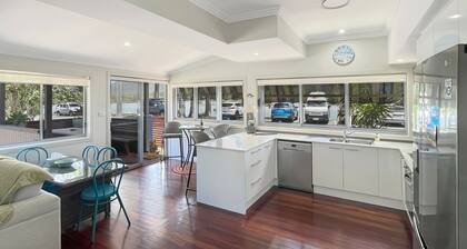 Stingray Lodge - riverfront holiday home