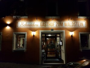 Front of property – evening/night - Gasthof ZUM Waldstein (Zell im Fichtelgebirge)