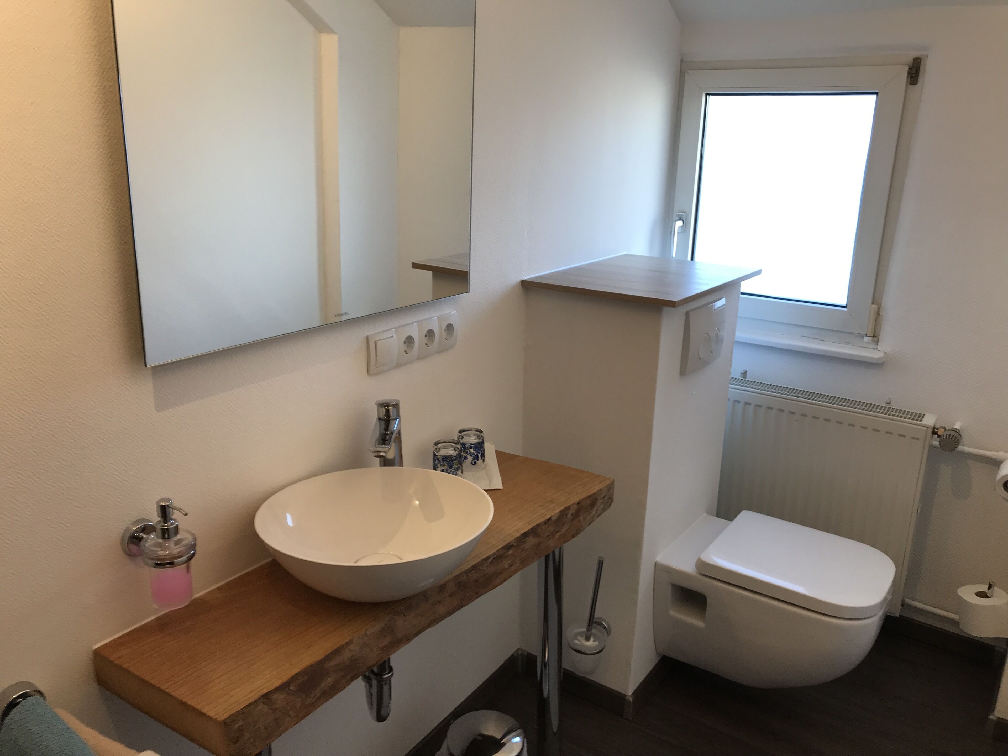 Standard Single Room | Bathroom | Shower, free toiletries, hair dryer, towels