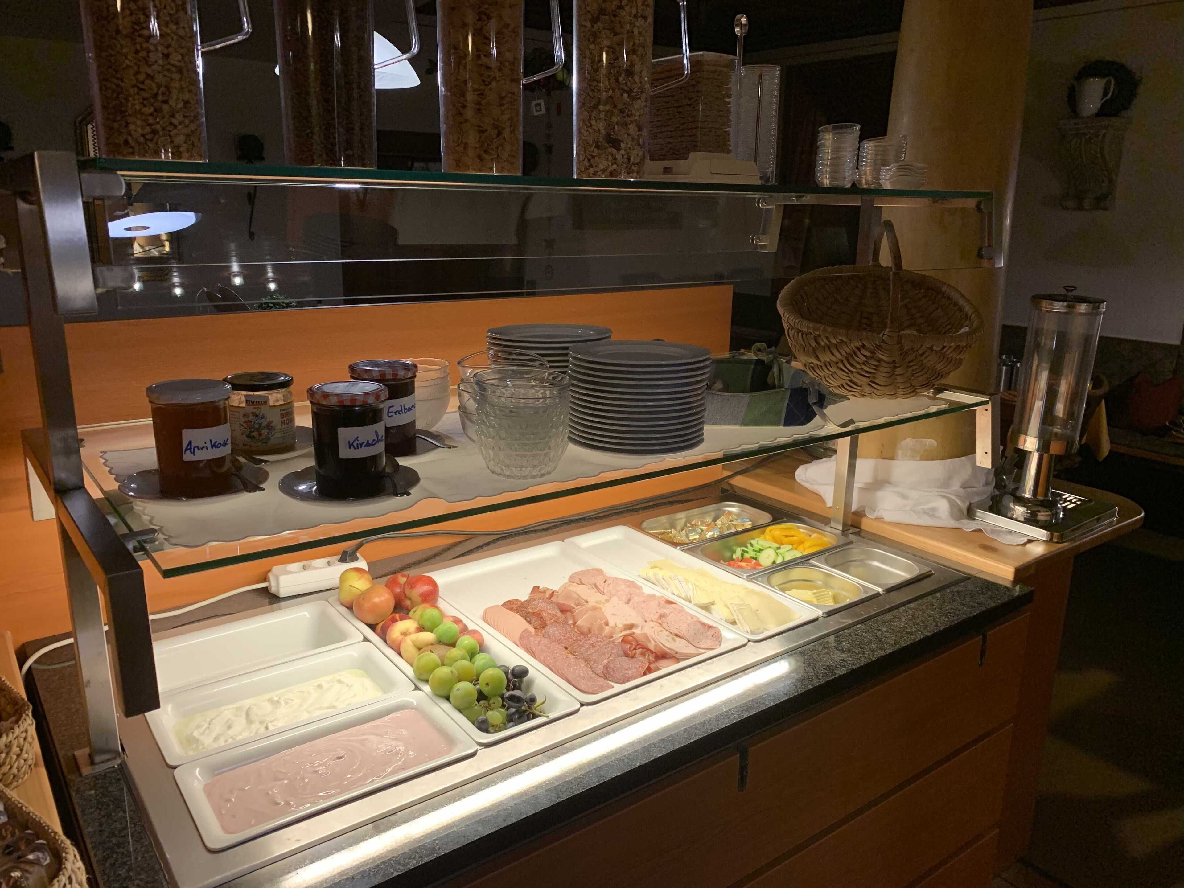 包含每日自助早餐