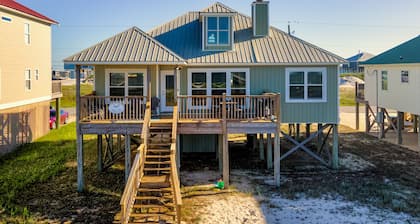 4 Bedroom Beach House on the Sandy Bay-front Beach