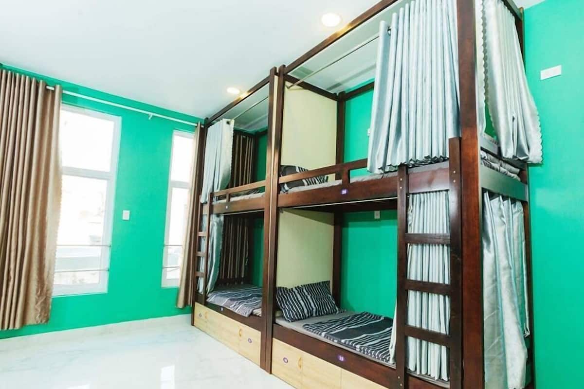 Bed in 12-Bed Mixed Dormitory | 1 bedroom, soundproofing, free WiFi