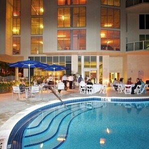 Outdoor pool, a heated pool