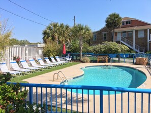 Pool - Breaking Away 1br/1ba + Sleeper, 2nd fl Ocean Peek (Isle of Palms)