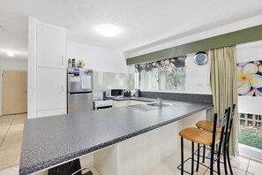 Fridge, microwave, oven, stovetop - Two bedroom unit in central location and only minutes walk to Deadmans... (Point Lookout)