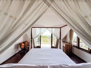 4 Schlafzimmer, Zimmersafe, Schreibtisch, Bügeleisen/Bügelbrett