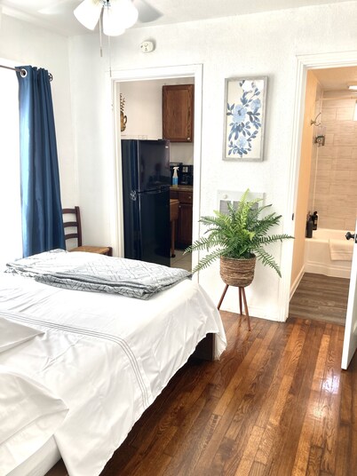 Cozy little apt near Denton Square and UNT