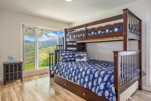 4 bedrooms, desk, iron/ironing board, free WiFi