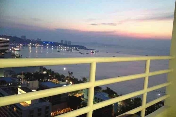 Honeys ViewTalay 6 Pattaya Beach Seaview
