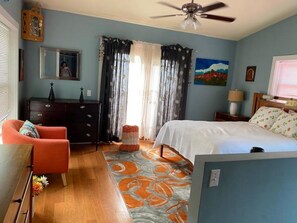 4 habitaciones, tabla de planchar con plancha, cuna de viaje y wifi 