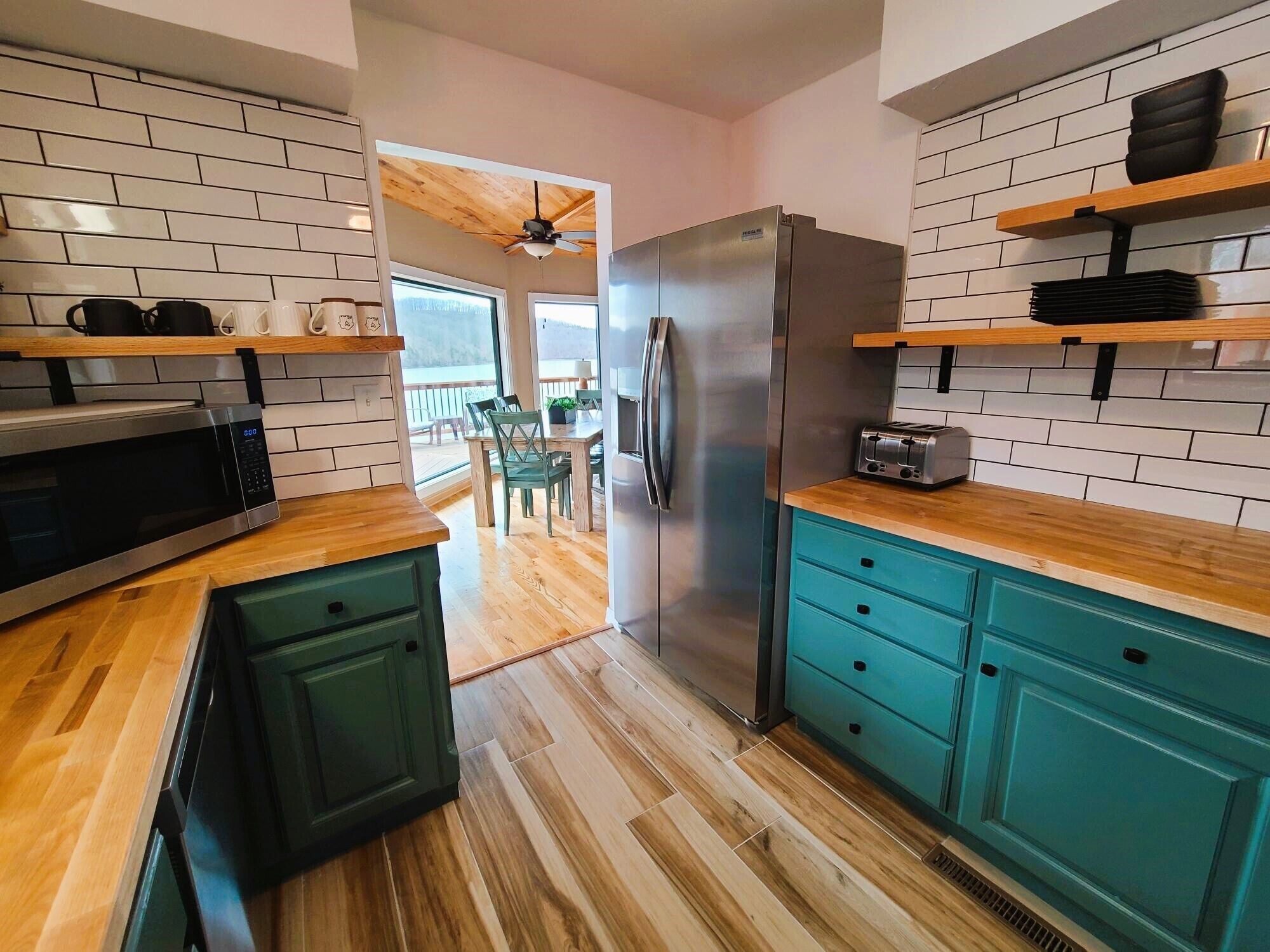 Private Dock, Hot Tub, Firepit ADDT 2 BED SUMMER STUDIO SPACE: The Octagon House