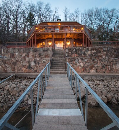Private Dock, Hot Tub, SUMMER STUDIO SPACE: The Octagon House