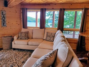Smart TV - Private Dock, Hot Tub, SUMMER STUDIO SPACE: The Octagon House (Roach)