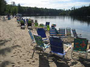 Plage à proximité, chaises longues