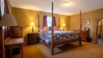 6 bedrooms, desk, iron/ironing board, travel crib