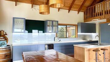 Køleskab, mikrobølgeovn, ovn, kogeplade