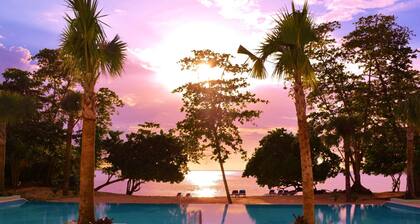 Beautiful and tastefully furnished Townhouse - Ocean views and private beach.