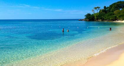 Beautiful and tastefully furnished Townhouse - Ocean views and private beach.