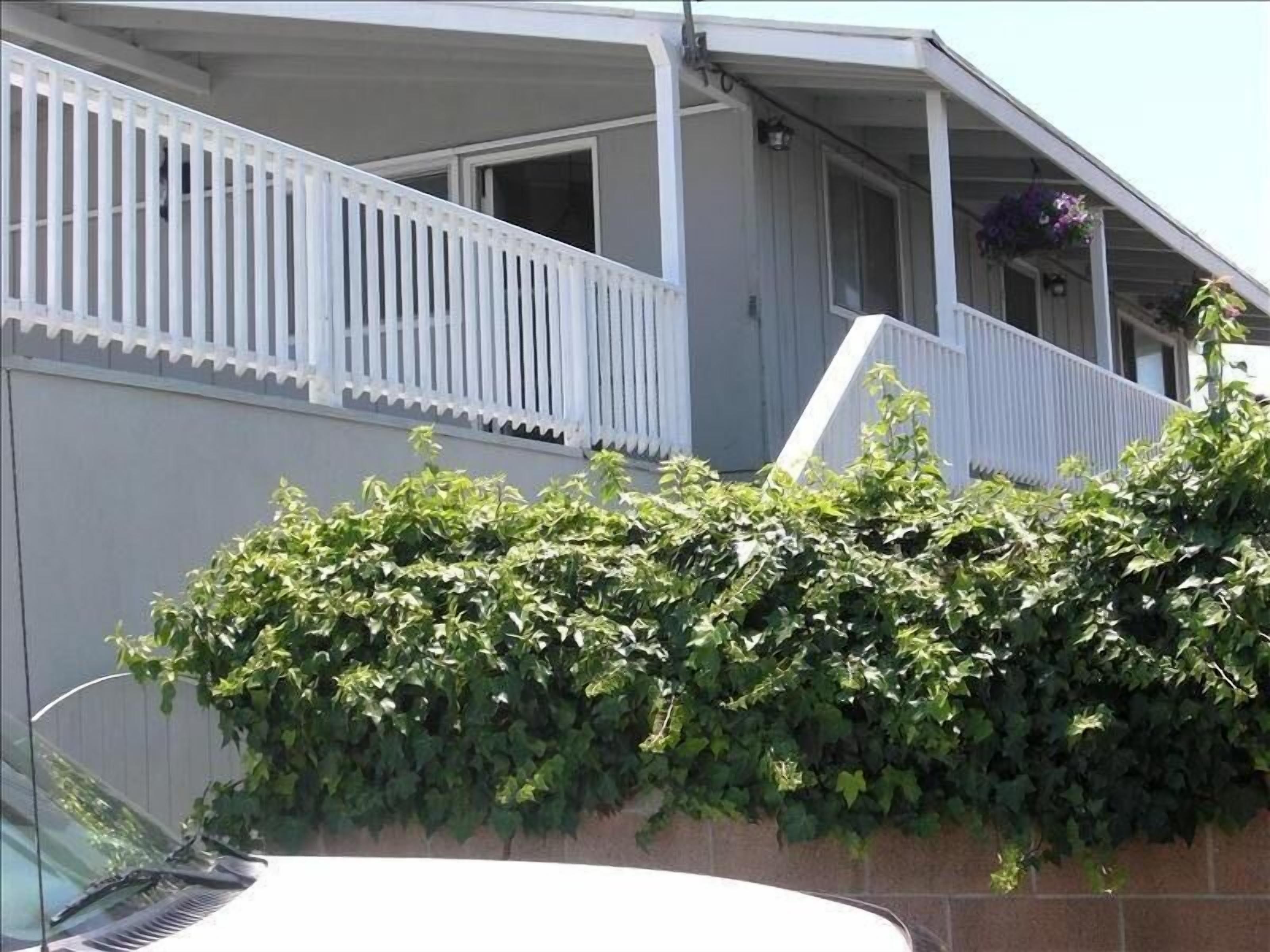 Charming Ventura Beach Rental, Steps to the Beach, Large Deck