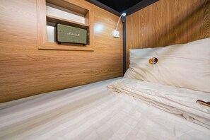 2 bedrooms, in-room safe, WiFi - 2 Bunk Bed in Dorm - Bui Vien walking st. - D 1 - HCMC (Ho Chi Minh)