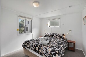 2 bedrooms, bed sheets