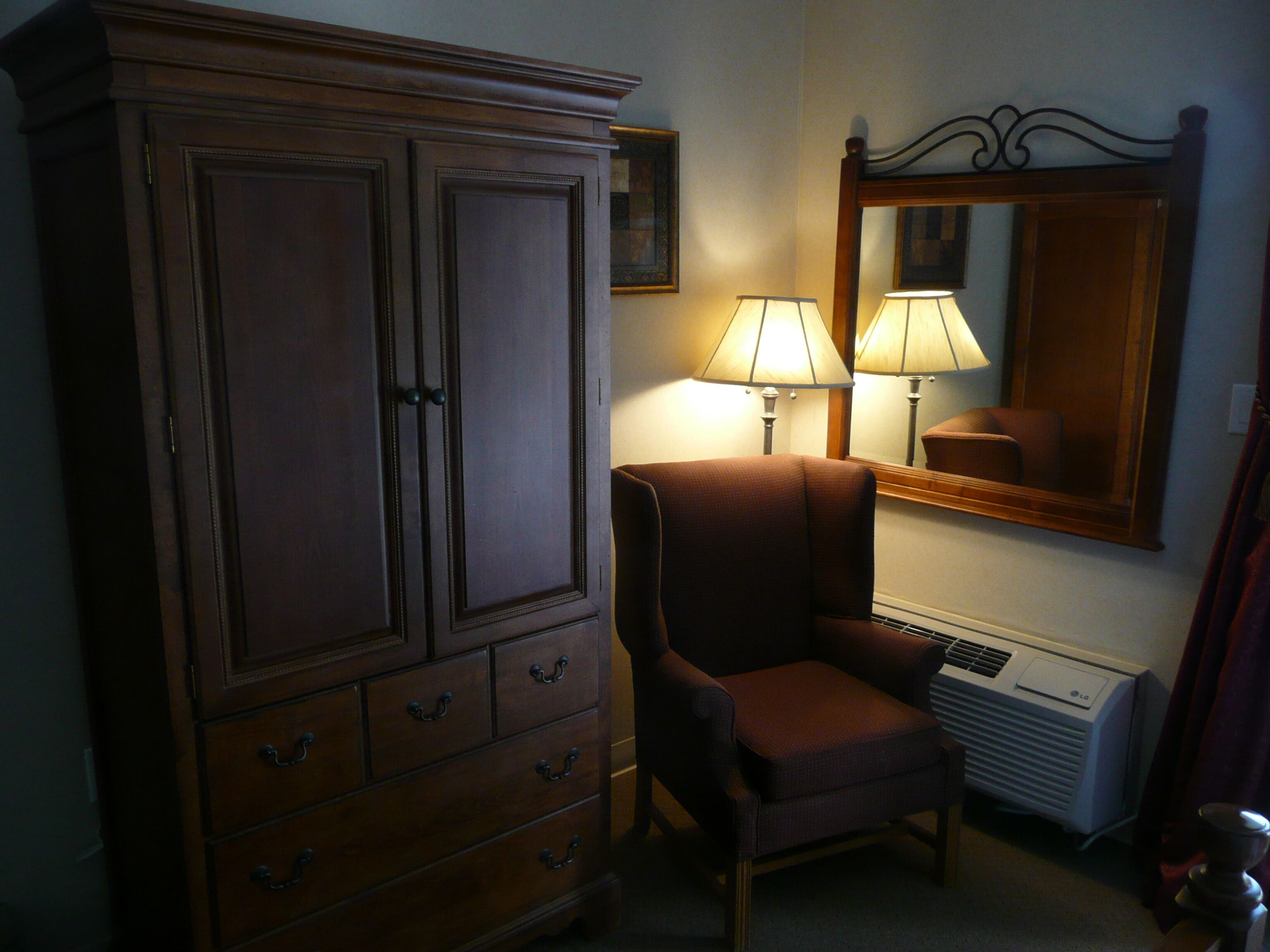 Jeremy's Lodge Fireside Suite w/kitchenette