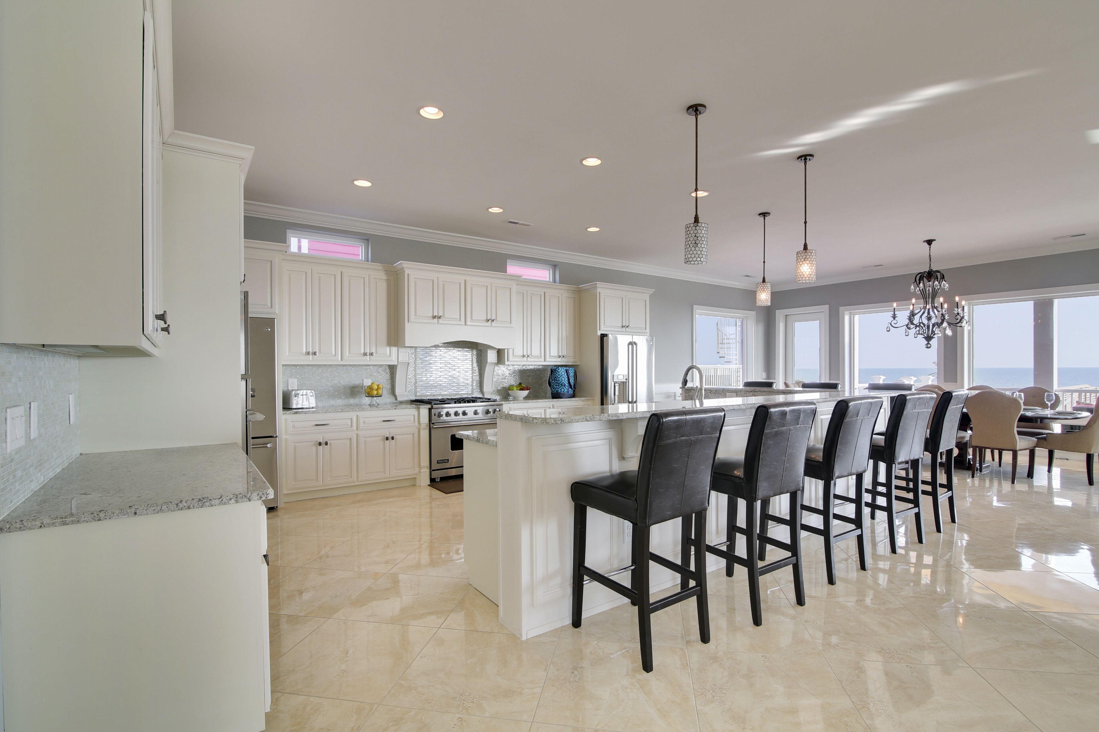 New Oceanfront home with  Pool/Spa, Game Rm, Elevator,4  Masters & Movie Theater