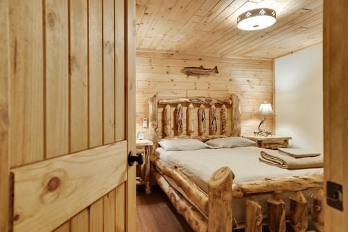 CAMELBACK CABIN “Brand New”