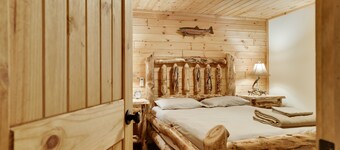 CAMELBACK CABIN “Brand New” 