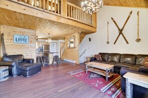 Televisión, chimenea, libros, estéreo