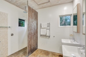 Shower, towels