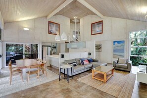 TV, streaming services, stereo